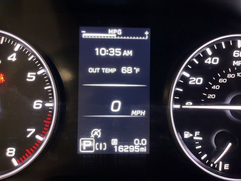 Used 2024 Subaru Crosstrek 2.0i Premium image 16