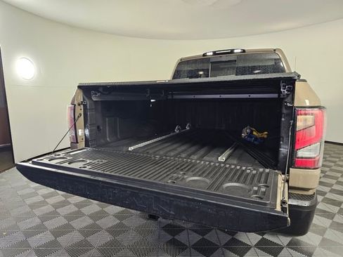Used 2020 Nissan Titan PRO-4X w/ Pro-4x Convenience Package image 18