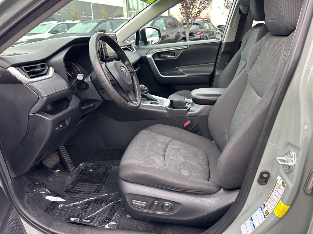 Used 2021 Toyota RAV4 XLE AWD/4WD image 12