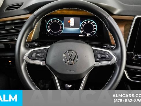 Used 2025 Volkswagen Atlas SE image 27