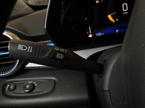 Used 2025 Chevrolet Trax LT FWD image 35