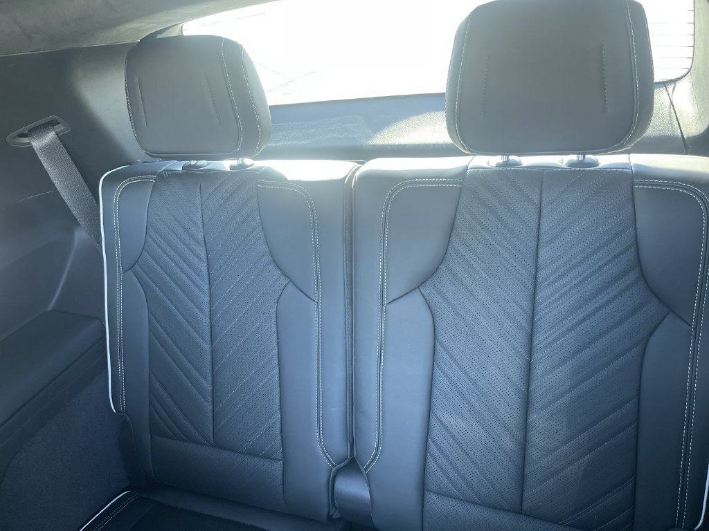 Certified 2026 Cadillac Vistiq Platinum w/ LPO, Floor Liner Package AWD/4WD image 29