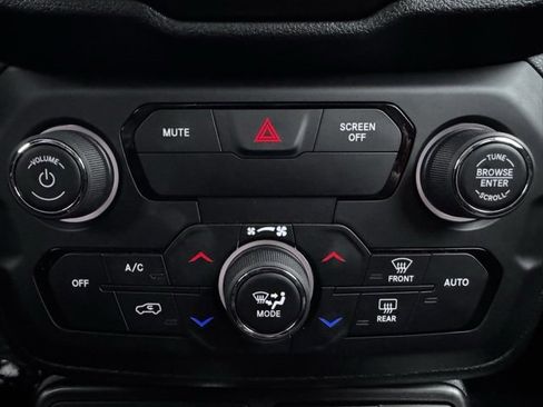 Used 2019 Jeep Renegade Trailhawk w/ Cold Weather Group II image 10