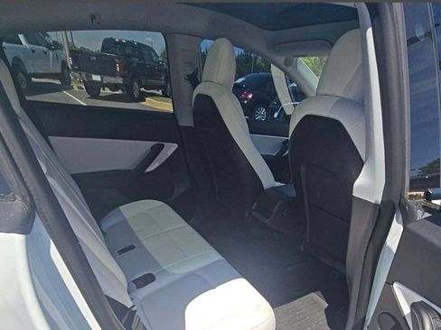 Used 2021 Tesla Model Y Long Range AWD/4WD image 5