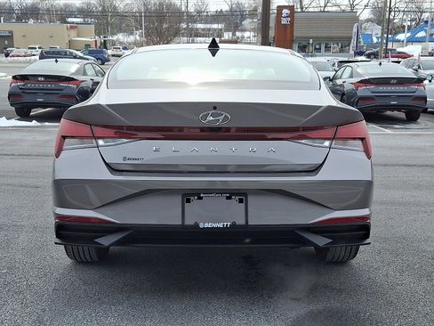 Used 2023 Hyundai Elantra SEL w/ Convenience Package image 5