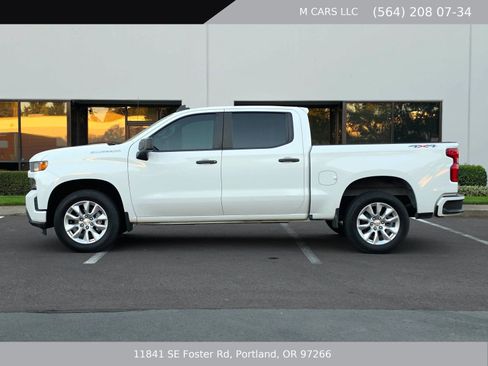 Used 2022 Chevrolet Silverado 1500 Custom w/ Safety Confidence Package AWD/4WD image 9