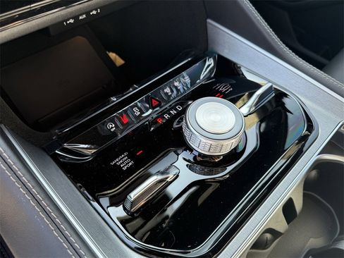 New 2025 Jeep Wagoneer L Series II w/ Convenience Group I image 21