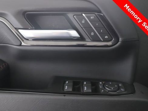 Used 2025 GMC Sierra 2500 AT4X image 21