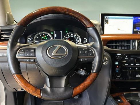 Used 2016 Lexus LX 570 4WD image 26