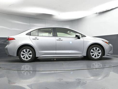 Used 2025 Toyota Corolla LE image 26