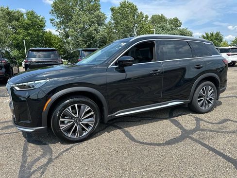 Certified 2026 INFINITI QX60 Luxe w/ Family Package AWD/4WD image 8