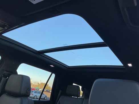 Used 2022 Chevrolet Tahoe Z71 image 16