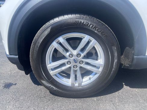 Used 2023 Ford Explorer XLT w/ Equipment Group 202A AWD/4WD image 21