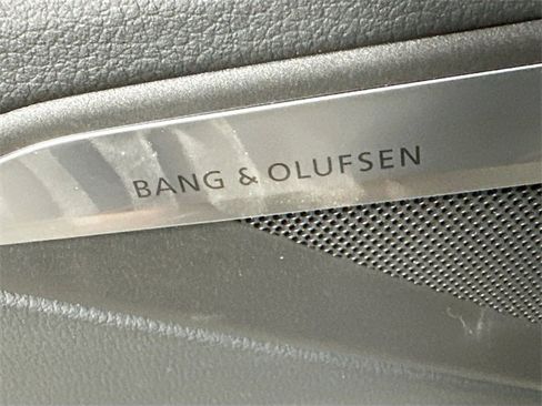 Used 2022 Audi e-tron Premium Plus image 20