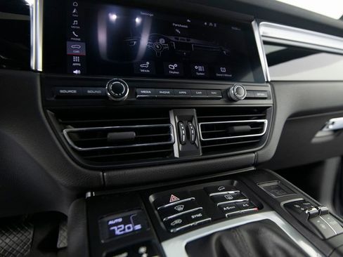 Certified 2020 Porsche Macan AWD/4WD image 29