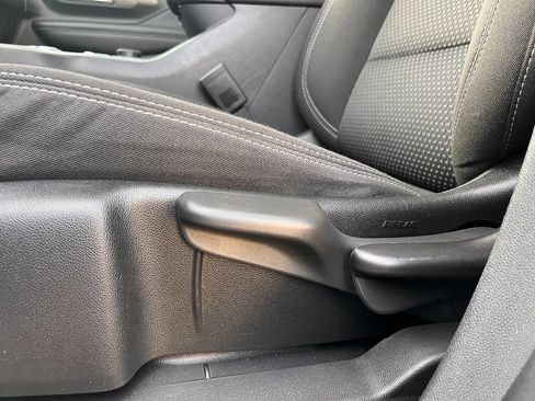 Used 2024 GMC Terrain SLE image 33