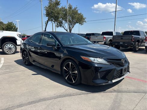 Used 2018 Toyota Camry XSE w/ Driver Assist Package FWD image 3
