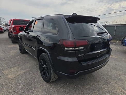 Used 2018 Jeep Grand Cherokee Altitude AWD/4WD image 2