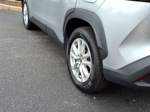 Used 2022 Toyota Corolla Cross LE AWD/4WD image 22