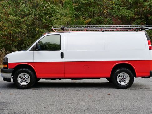 Used 2018 GMC Savana 3500 w/ Driver Convenience Package image 45