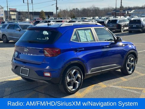 Used 2023 Hyundai Venue Limited image 6