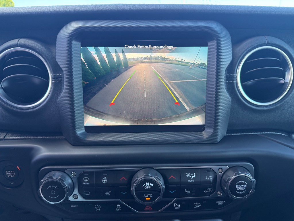 Used 2020 Jeep Wrangler Unlimited Sahara AWD/4WD image 29