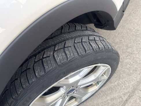 Used 2017 Ford Escape Titanium w/ Equipment Group 301A AWD/4WD image 12