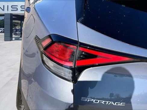 Used 2025 Kia Sportage LX image 19