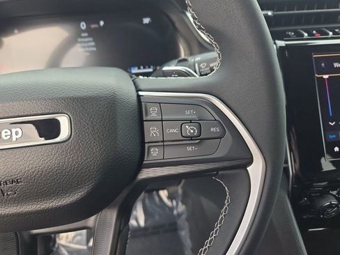 Used 2024 Jeep Grand Cherokee Laredo X image 21