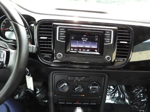 Used 2019 Volkswagen Beetle 2.0T SE FWD image 43