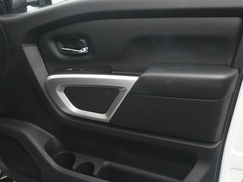 Used 2024 Nissan Titan SV w/ SV Convenience Package image 14