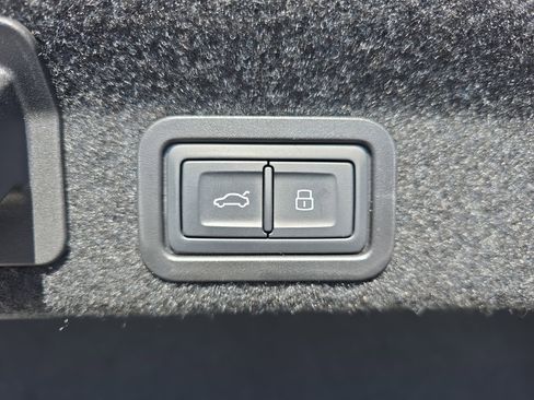 Used 2025 Audi A6 Premium Plus image 13