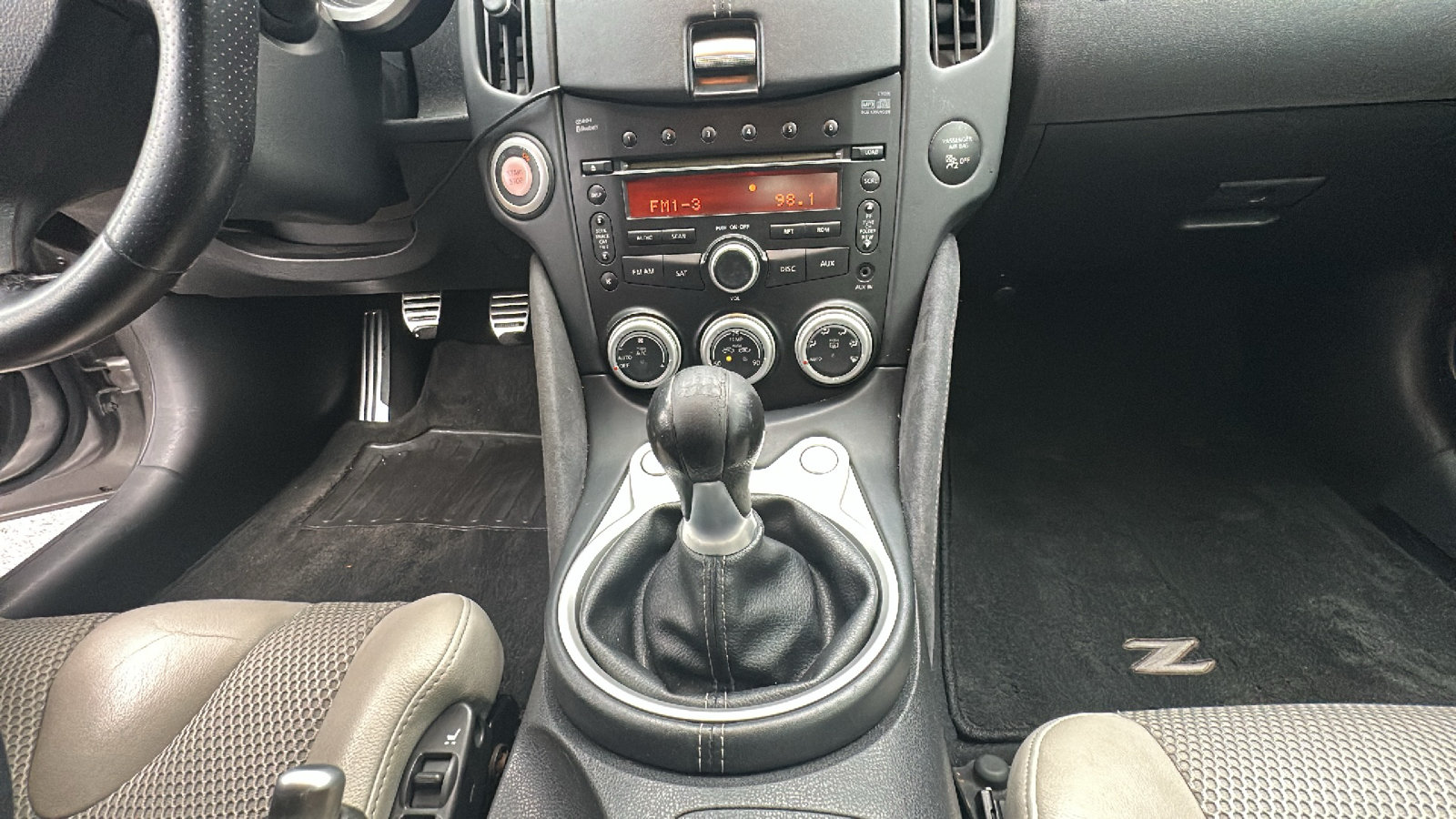 Used 2010 Nissan 370Z Touring RWD image 19