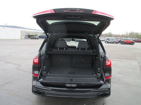 Used 2022 BMW X7 M50i w/ Dynamic Handling Package image 9
