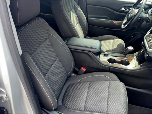 Used 2018 GMC Acadia SLE image 38