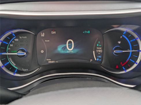 Used 2024 Chrysler Pacifica Limited FWD image 34