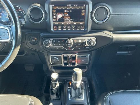 Used 2020 Jeep Wrangler Unlimited Sahara image 11
