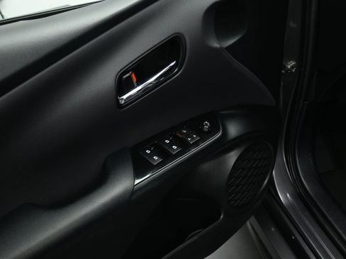 Used 2018 Toyota Prius Prime Plus image 9