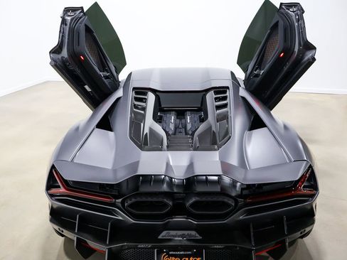 Used 2025 Lamborghini Revuelto image 81