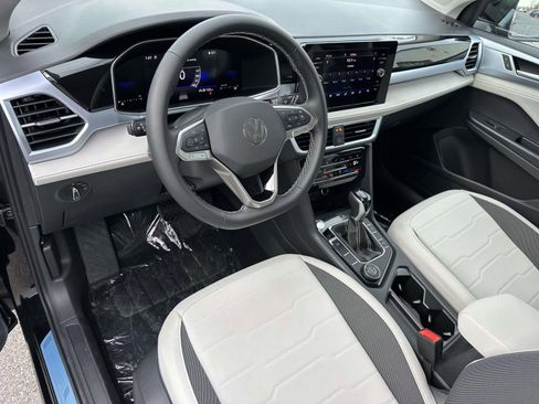 New 2026 Volkswagen Taos SE image 10