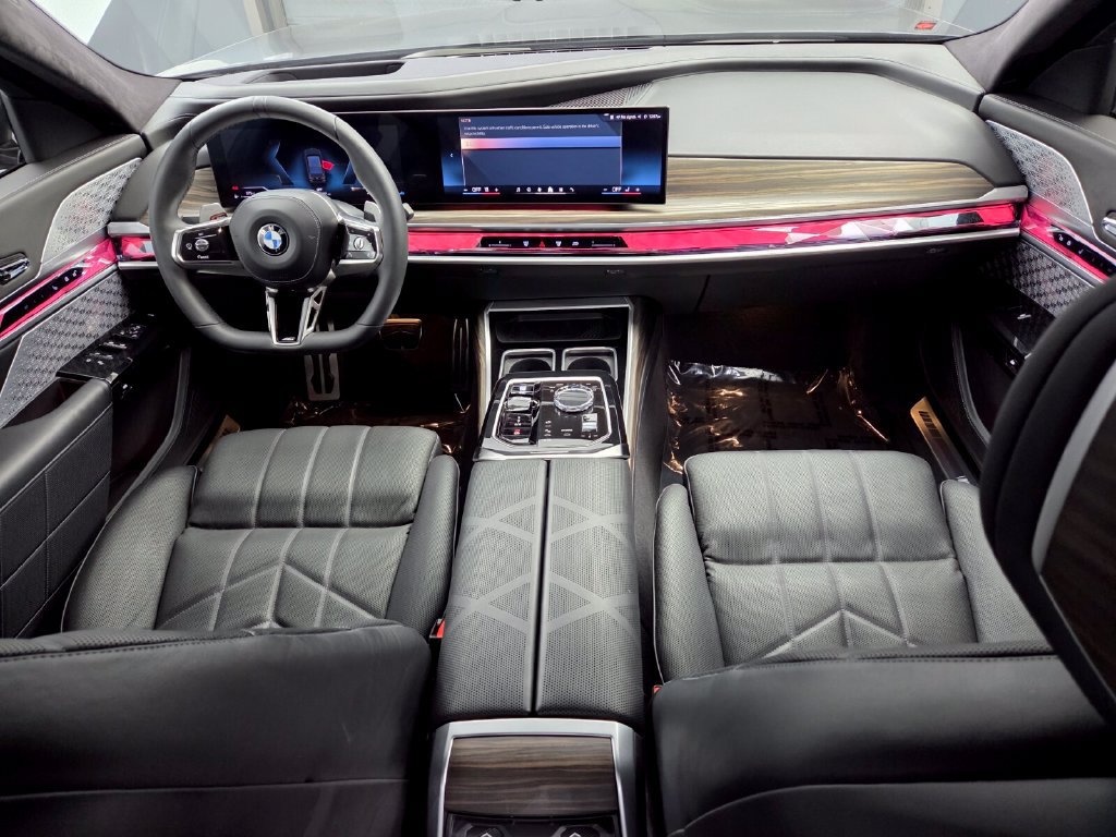 Certified 2023 BMW 760i xDrive AWD/4WD image 21