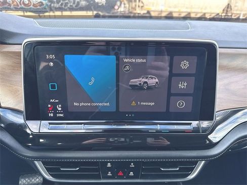 Used 2025 Volkswagen Atlas SE image 13