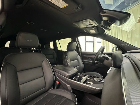 Certified 2026 Buick Enclave Sport Touring AWD/4WD image 25