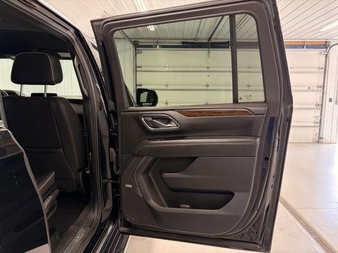Used 2024 Chevrolet Suburban Premier AWD/4WD image 8