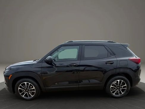 Used 2024 Chevrolet TrailBlazer LT FWD image 3