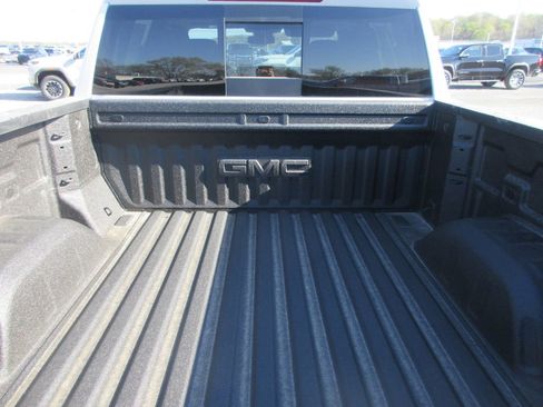 New 2026 GMC Sierra 1500 SLT image 7