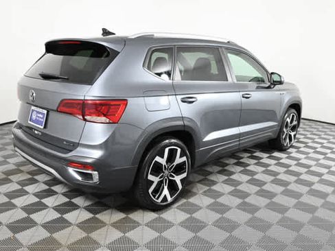 Certified 2022 Volkswagen Taos SEL w/ Panoramic Sunroof Package AWD/4WD image 9