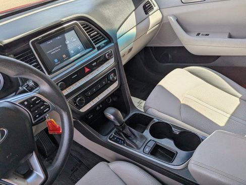 Used 2018 Hyundai Sonata SE FWD image 17