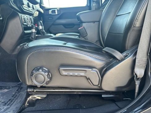 Used 2022 Jeep Wrangler Unlimited Sahara w/ Cold Weather Group AWD/4WD image 14