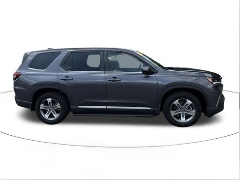 Used 2025 Honda Pilot EX-L image 2